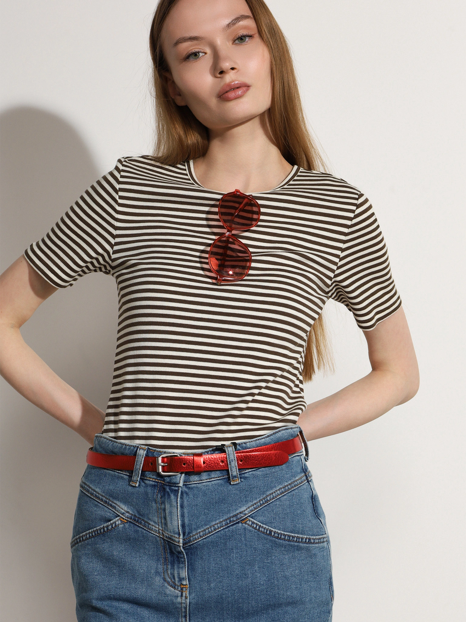 Футболка в коричневую полоску из смесового хлопка